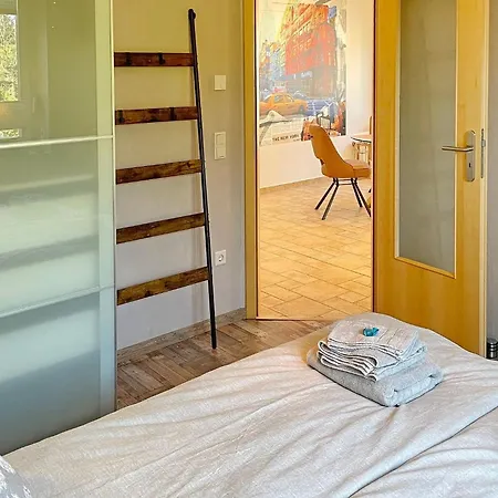 Am Park Mit E-autoladestation アパート *