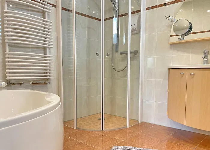 Am Park Mit E-autoladestation * リュベナウ