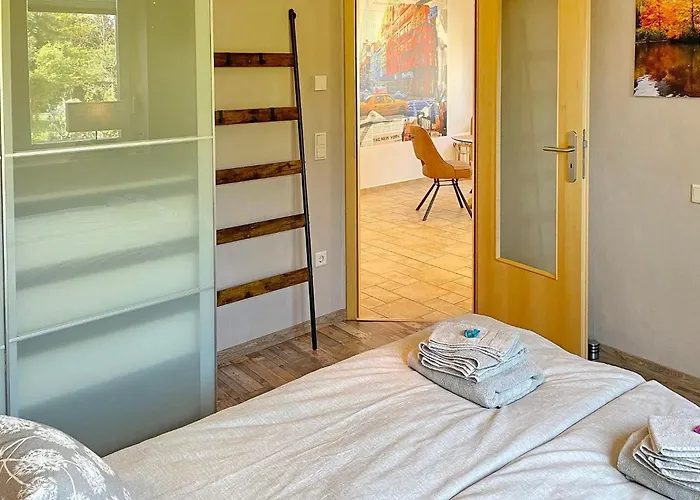 Am Park Mit E-autoladestation アパート *